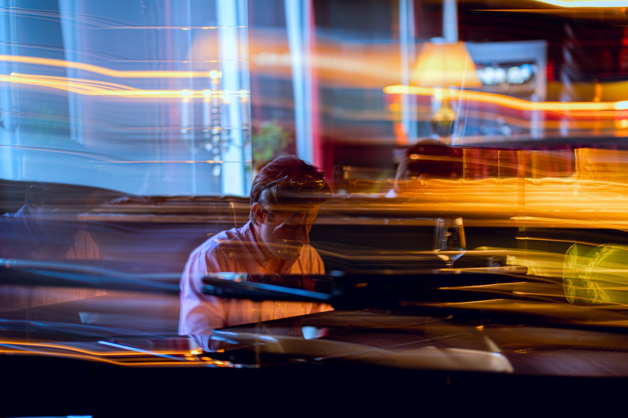 The piano corner at Le Bar with red lamps and baroque mirrors