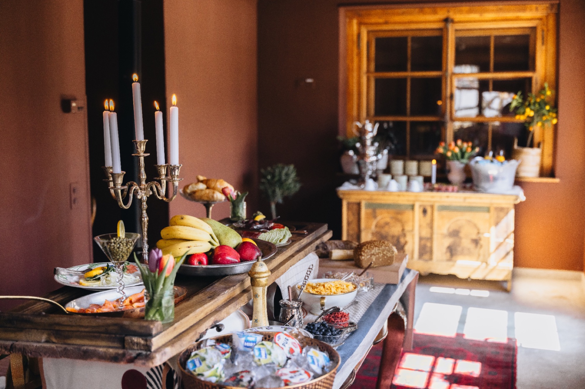 An evening gathering in the villa salon